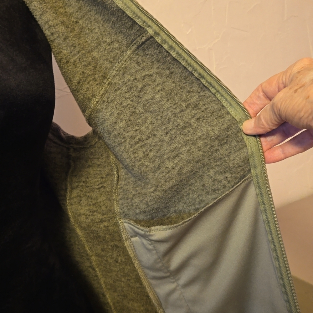 Vest - Picture 3 of 4